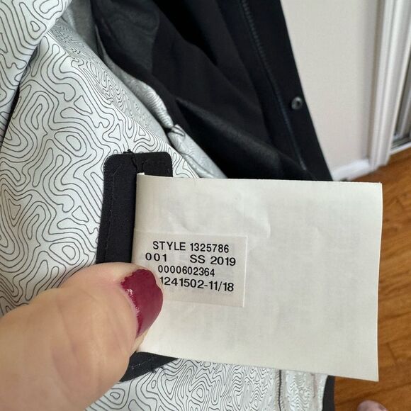 Under Armour Gust Rain Parka Jacket Women's XS Black Worn Once - Picture 4 of 7